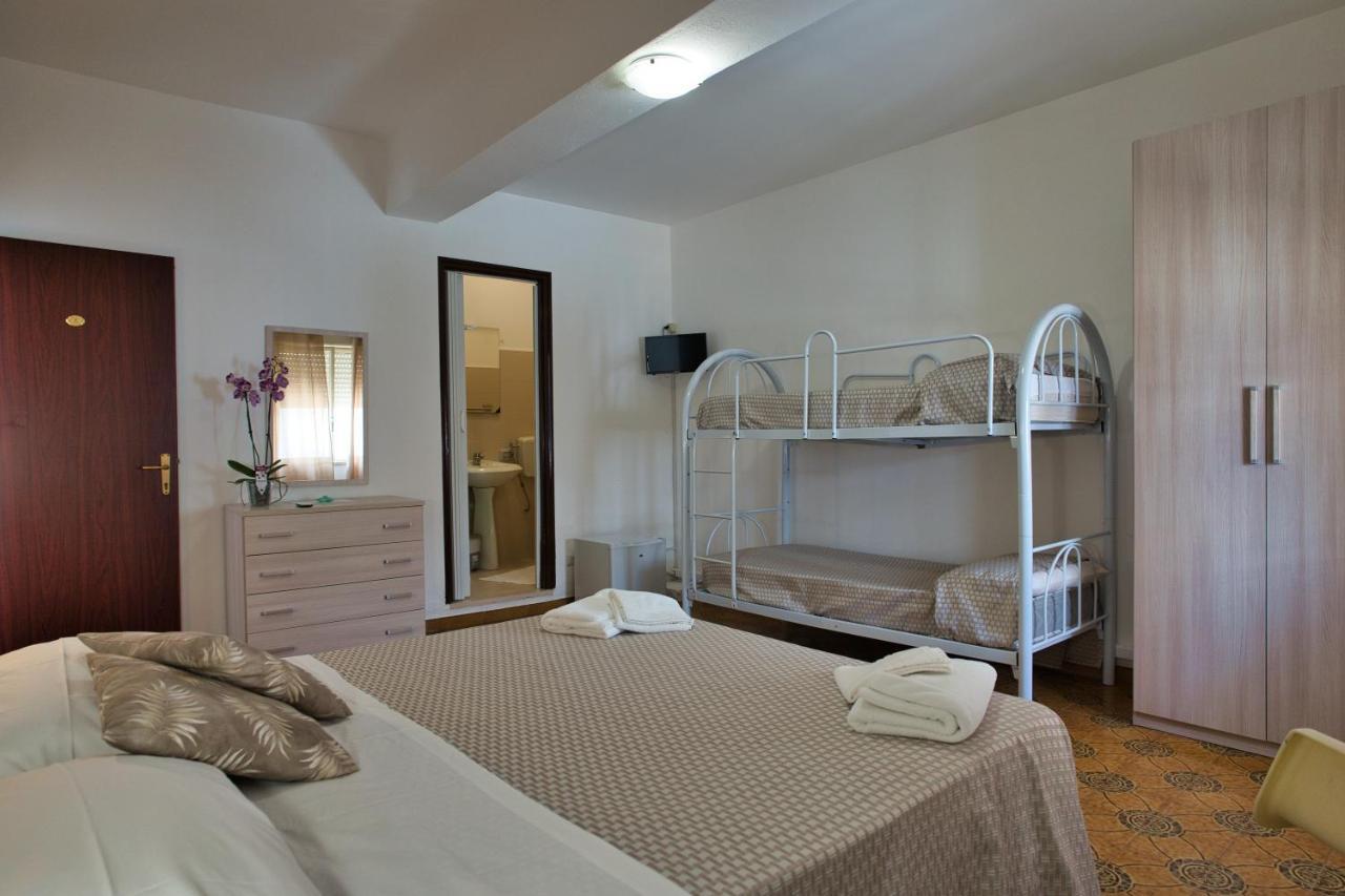 Hôtel La Ruota à Oliveri Extérieur photo