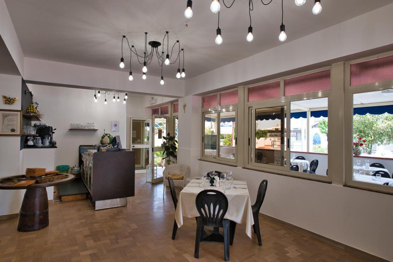 Hôtel La Ruota à Oliveri Extérieur photo