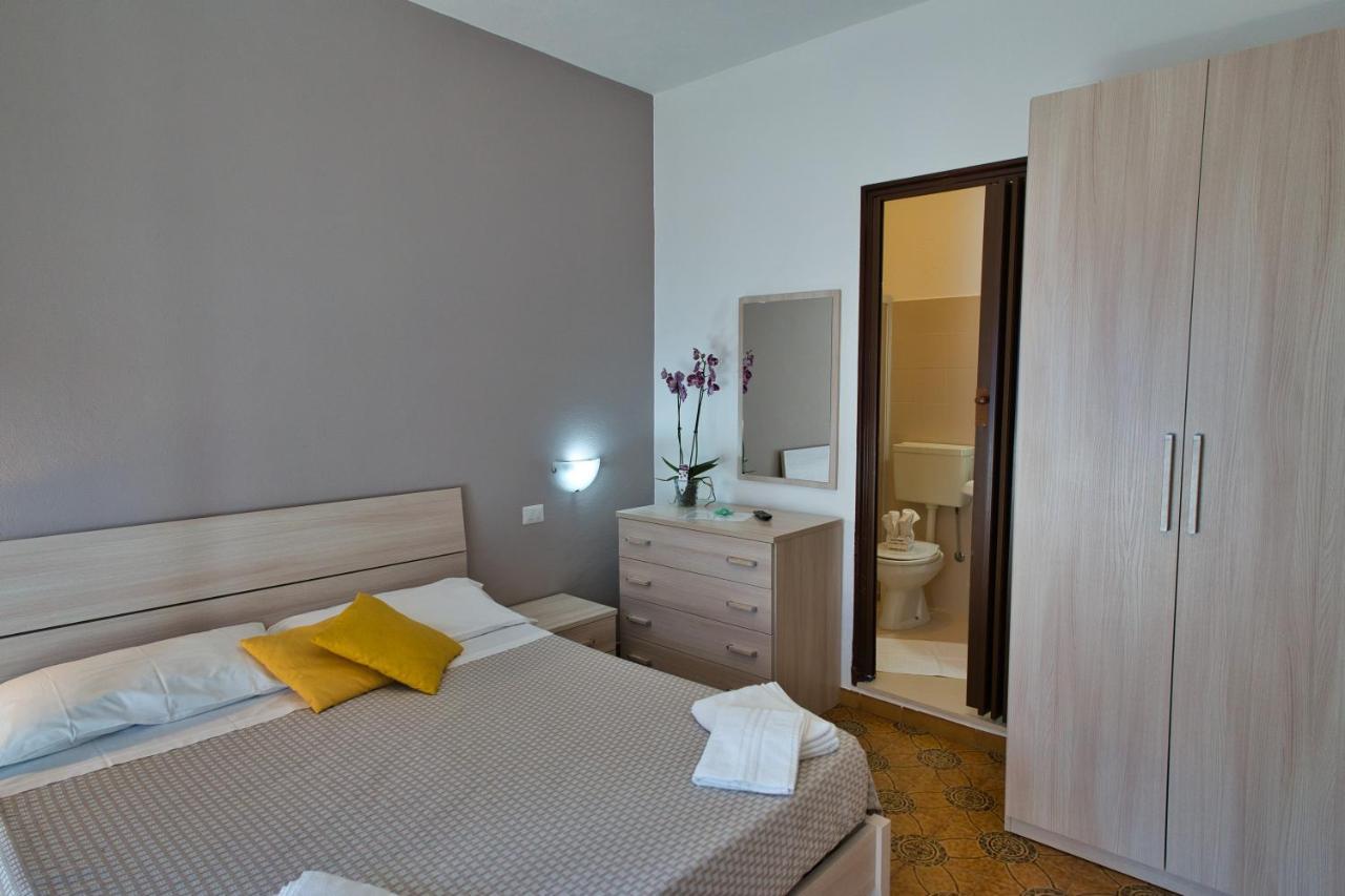 Hôtel La Ruota à Oliveri Extérieur photo