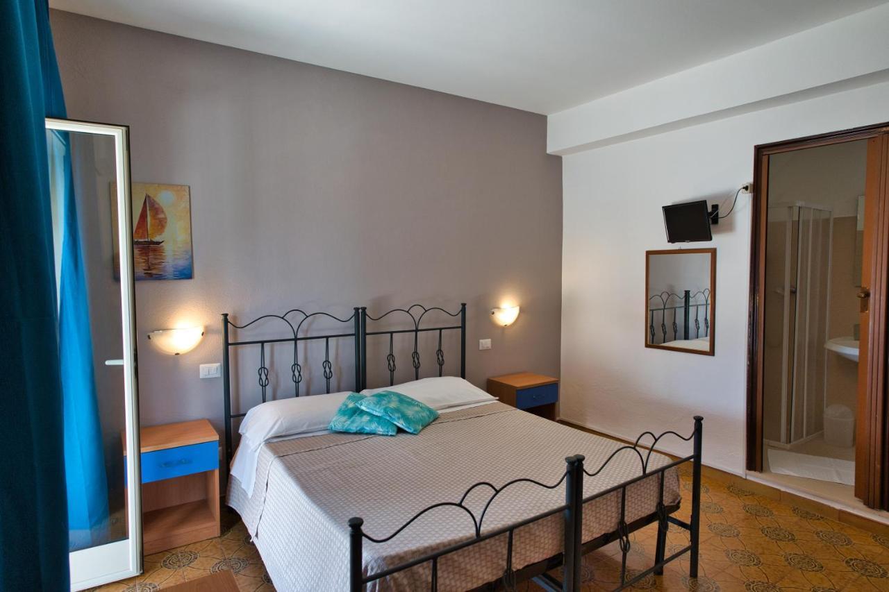 Hôtel La Ruota à Oliveri Extérieur photo